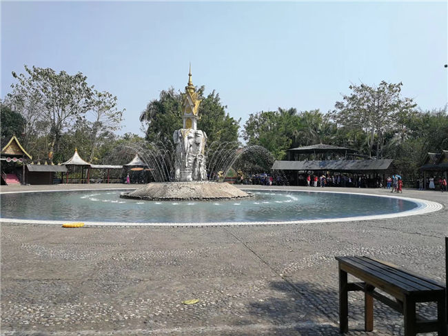 參觀(guān)傣族園3.jpg