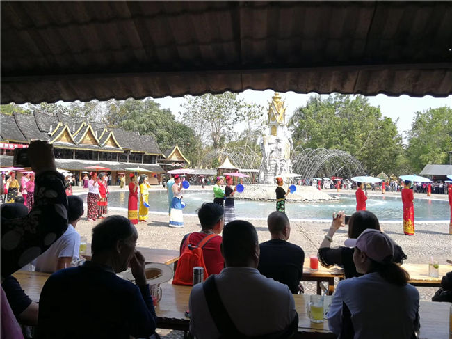 參觀(guān)傣族園5.jpg