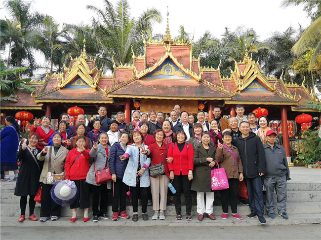 參觀(guān)版納曼聽(tīng)公司看大象表演3.jpg